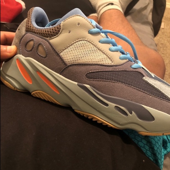 Adidas Yeezy 700 v2 carbon blue